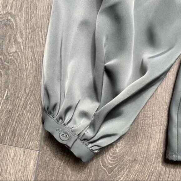 Revolve L'Academie Maya Blouse Olive Green V-Neck Long Sleeve Size XS - Picture 7 of 14